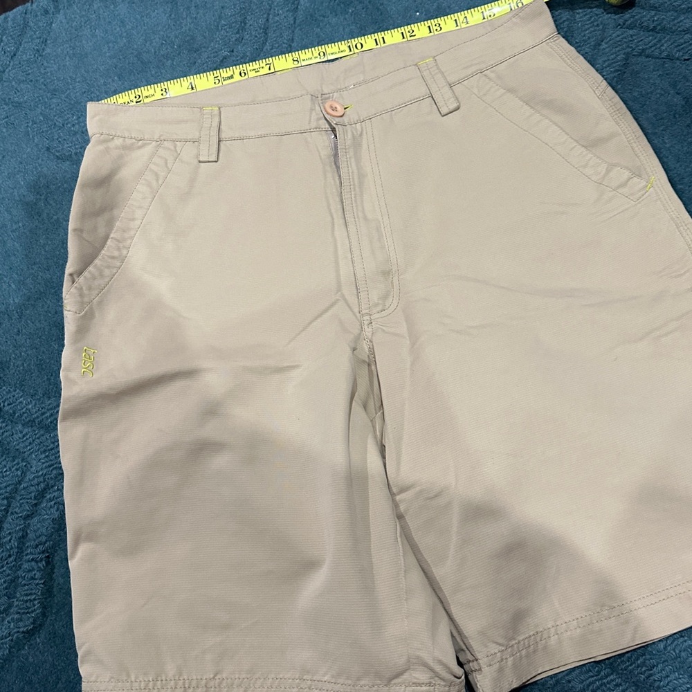EUC Tasc khaki shorts 10”